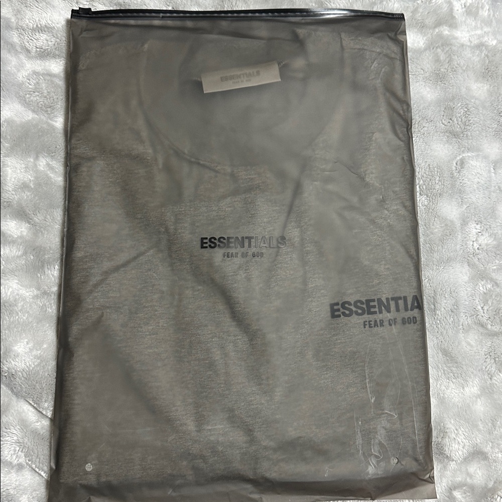 Fear Of God ESSENTIALS Dark Oatmeal Tee Shirt Size L NWT Logo - Picture 3 of 4
